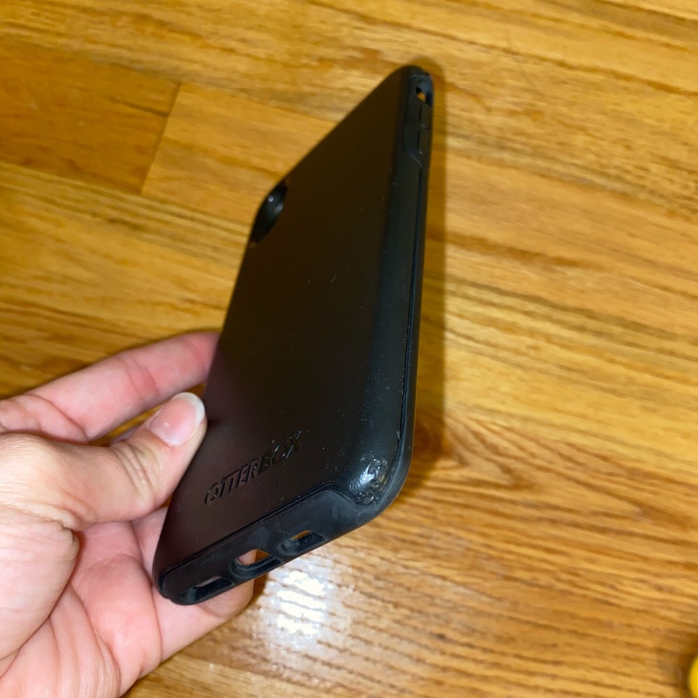 Black Symmetry Series Outterbox Case!